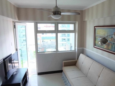 1 bedroom unit with balcony for rent at Parkside Villas in Newport City on Carousell