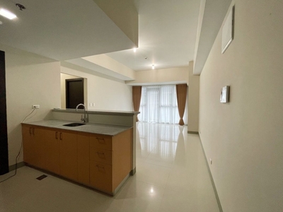 2BR w/ Balcony in Parksuites 2 BGC For Rent on Carousell