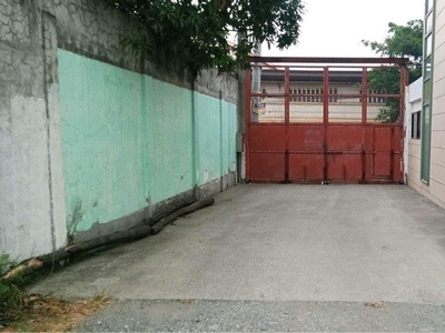 3 storey building and lot for sale. Trucking laspiñas on Carousell