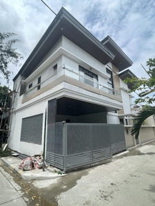 4 bedrooms corner lot house for sale in greenwoods exec village accessible to c5 c6 bgc taguig makati ortigas on Carousell