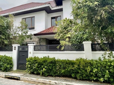 4 bedrooms house for sale in greenwoods exec village accessible to bgc taguig makati and ortigas on Carousell