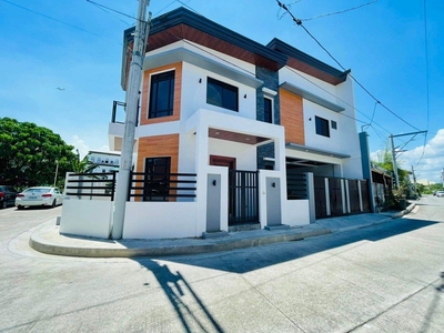 4 bedrooms house for sale in Greenwoods executive village pasig accessible to bgc taguig makati and ortigas on Carousell