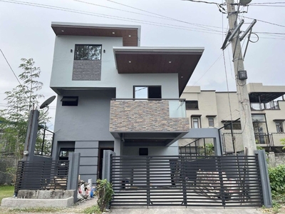 5 bedrooms house for sale in greenwoods exec village pasig accessible to c5 c6 bgc taguig makati ortigas on Carousell