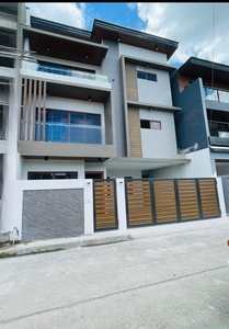 5 bedrooms house for sale in Greenwoods executive village pasig accessible to bgc taguig makati ortigas on Carousell