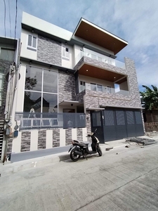 5 bedrooms house with pool for sale in Greenwoods accessible to bgc taguig makati ortigas c5 c6 on Carousell