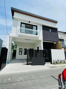 6 bedrooms house for sale in greenwoods exec village accessible to bgc taguig makati and ortigas on Carousell