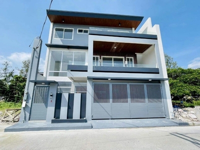6 bedrooms house for sale in greenwoods pasig accessible to bgc taguig makati and ortigas on Carousell