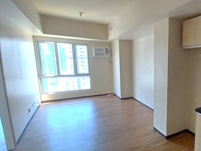 CLEAN TITLE: Spacious One Bedroom with Parking for Sale at The Montane BGC on Carousell