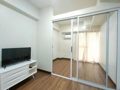 DMCI Prisma Astra 1BR Semi Furnished for Sale on Carousell