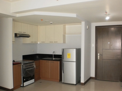 EASTWOOD LE GRAND TWO BEDROOM UNIT FOR SALE on Carousell