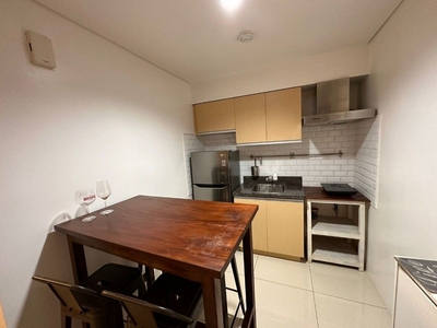 FOR RENT: 1 bedroom condo in BGC (with optional parking) on Carousell