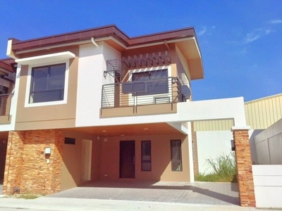 For Rent 3-Bedroom Townhouse in Woodsville Residences Merville Parañaque City on Carousell