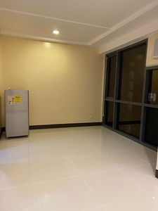For rent Semi furnished unit in Viceroy Mckinley Hill on Carousell