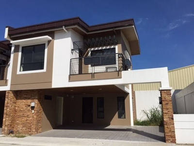 FOR RENT: WOODSVILLE RESIDENCES TOWNHOUSE UNIT on Carousell
