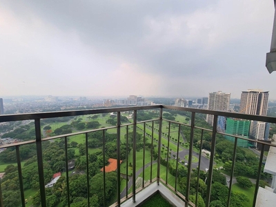 For Sale: 1BR w/ Parking in Trion Tower 1 for only 9.5M! on Carousell