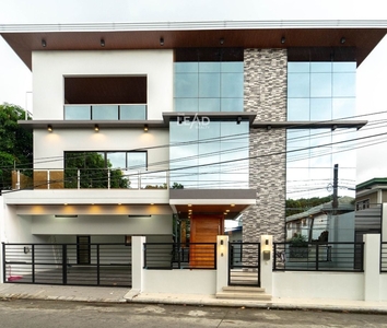 FOR SALE 3-storey house and lot Multinational Village on Carousell