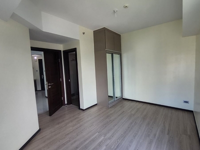 For Sale BGC 1BR Condo in Trion Towers near Arya Verve Maridien Two Serendra Icon Plaza Beaufort Fort Victoria One Mckinley Place The Suites Park Triangle Essensa Regent Parkway Bellagio Pacific Plaza 8 Forbestown Road Forbeswood Heights on Carousell