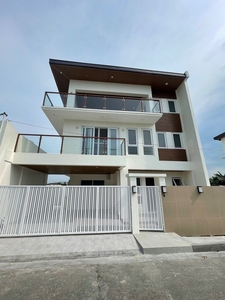 For sale house and lot in greenwoods executive village on Carousell