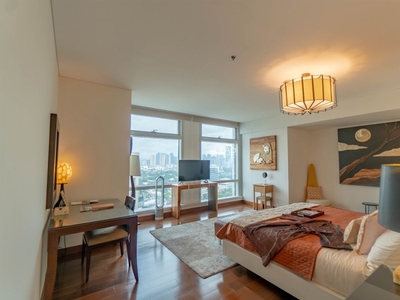 FOR SALE: Makati Two Roxas Triangle 3 Bedroom For Sale! on Carousell