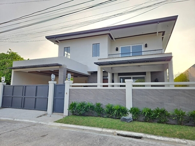 House And Lot For Sale Bf Homes Paranaque on Carousell