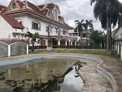 House With Pool for Sale in San Fernando Pampanga on Carousell