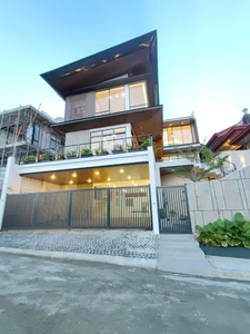 Luxury Single detached House and Lot for sale with over looking view of City Views In Antipolo on Carousell