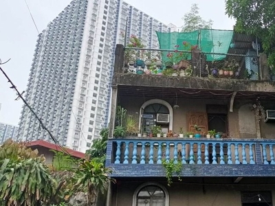 Old House and Lot for sale in Project 8 on Carousell