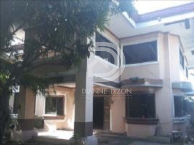 Old House with Swimming Pool for Sale in Cabuyao