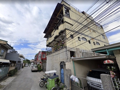 Old House with Swimming Pool for Sale in Valenzuela City on Carousell