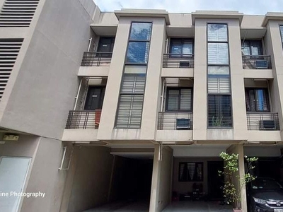 Resale Townhouse in Mandaluyong near Makati on Carousell