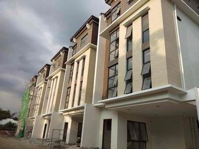 Single attached house for sale in Tandang Sora