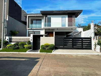 SPACIOUS STYLISH HOUSE AND LOT FOR SALE IN BF HOMES PARANAQUE on Carousell