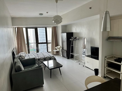 Studio Unit with Balcony FOR LEASE at KL Tower Legazpi Village Makati - For Rent / For Sale / Metro Manila / Interior / Condominiums / RFO Unit / NCR / Fully Furnished / Real Estate Investment PH / Ready For Occupancy / Clean Title / Condo Living / MrBGC on Carousell