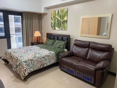 Studio Unit With Balcony in Salcedo Skysuites For Lease on Carousell