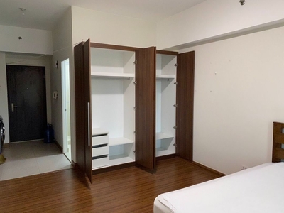 SUPER GOOD DEAL Shang Salcedo Place Studio Unit FOR SALE Shang Properties Makati Condo For Sale near Buendia Ayala Ave Dela Costa The Rise Makati The Columns Air Residences Mapua Makati on Carousell