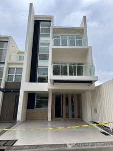 Townhouse for sale M Residences Capitol Hills 5 bedroom for sale near Ayala Heights Capitol Hills Capitol Homes Vista Real townhouse on Carousell