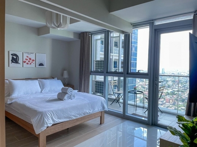 Uptown Parksuites 1BR Daily Rental (City Views + FAST WiFi) on Carousell