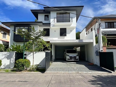 Villa For Sale In Ayala Alabang, Muntinlupa