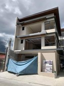 HOUSE AND LOT FOR SALE IN MANDALUYONG WITH 2 CAR GARAGE