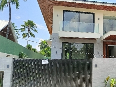 Villa For Sale In Ayala Alabang, Muntinlupa