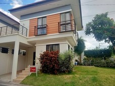 For Sale 3 Bedrooom House with Car Garage