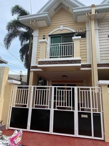 Townhouse For Rent In Pulang Lupa Uno, Las Pinas