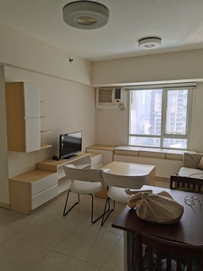 2BR Unit at The Columns Legaspi Tower 1 For Rent on Carousell