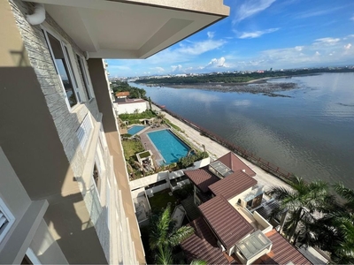 3 bedroom unit with tandem parkin condo for sale in Oak Harbor Residences on Carousell