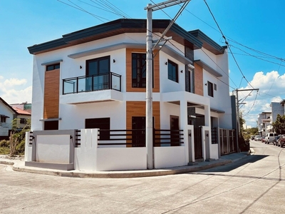 4 bedrooms modern house for sale in greenwoods pasig accessible to bgc taguig makati and ortigas on Carousell