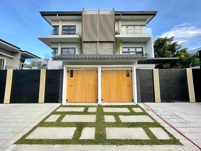 4 Bedrooms with 4 Carpark Duplex House and Lot with Elevator for Sale Near Bonifacio Global City on Carousell