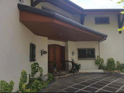 Ayala Alabang House and Lot For Sale 4 Bedrooms with Golf Course View at the Back on Carousell