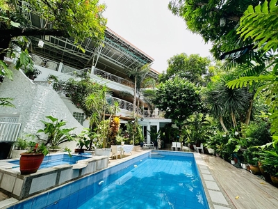 Big 868 sq.m. 3 storey AAV House For Sale on Carousell