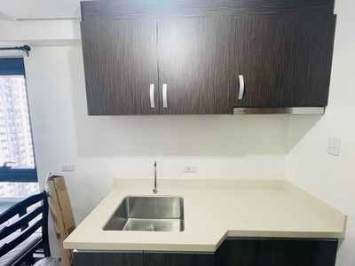 Corner unit for rent in Timog on Carousell