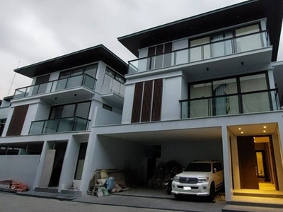 Elegant single detsched House and Lot For Sale in New manila quexon City on Carousell